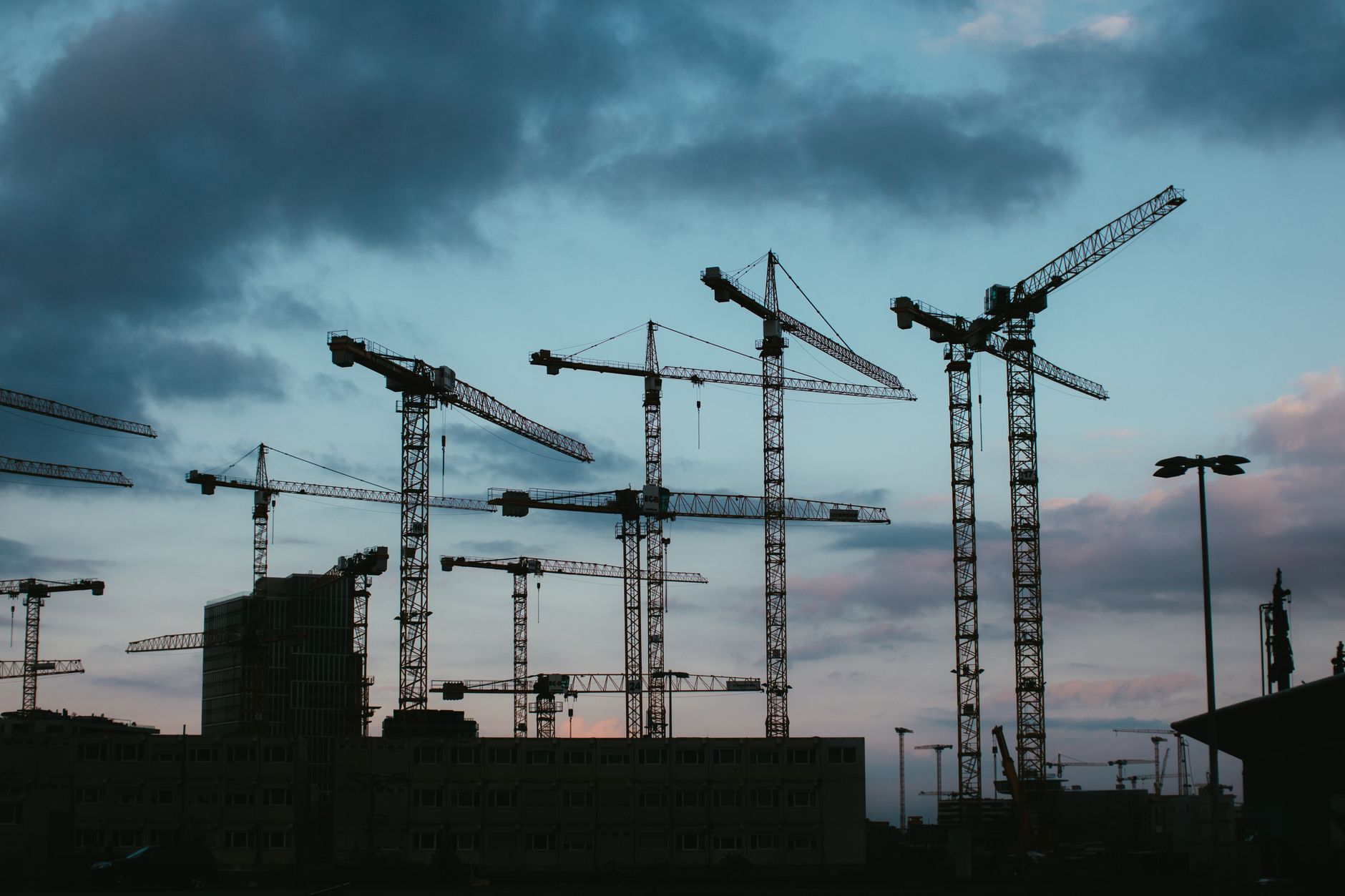 Renovarea unui apartament vechi: ordinea corectă a lucrărilor, bugetul pe etape și capcanele ascunse
