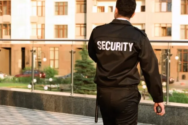 Cât costă serviciile unei firme de pază și cum se stabilește prețul?