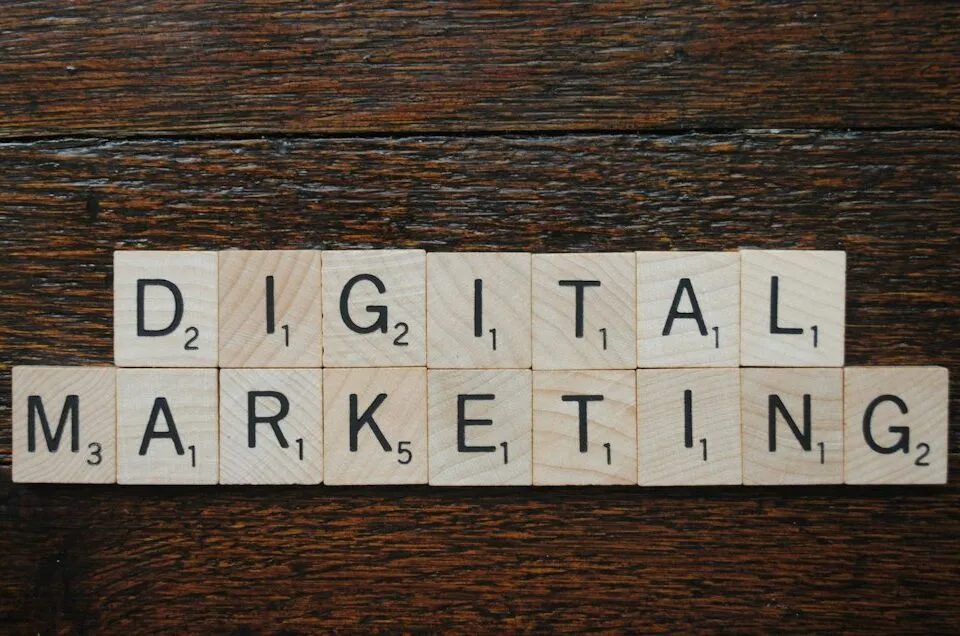 Photo digital word of mouth analysis